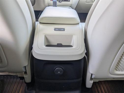 2023 Volvo XC60 Recharge Plug-In Hybrid T8 Plus Dark Theme