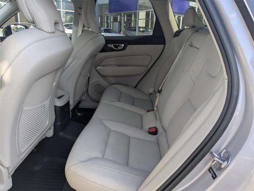 2023 Volvo XC60 Recharge Plug-In Hybrid T8 Plus Dark Theme