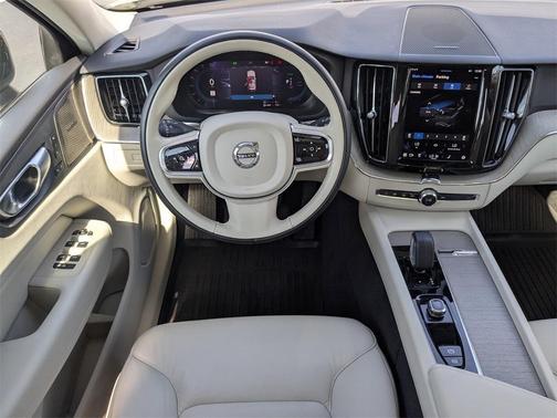 2023 Volvo XC60 Recharge Plug-In Hybrid T8 Plus Dark Theme