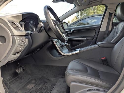 2018 Volvo V60 Cross Country T5