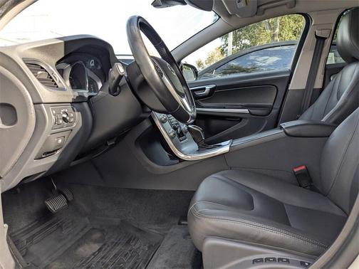 2018 Volvo V60 Cross Country T5