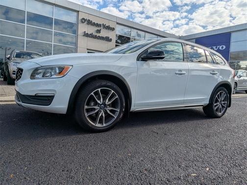 2018 Volvo V60 Cross Country T5