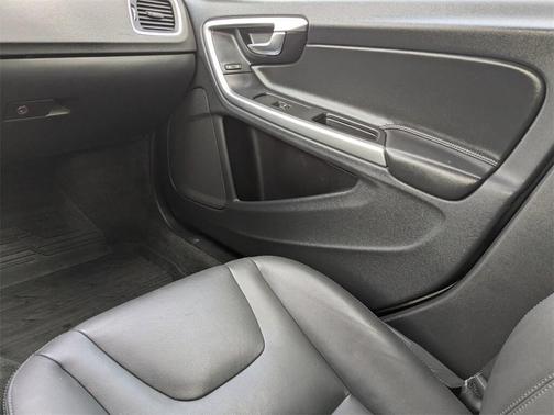 2018 Volvo V60 Cross Country T5