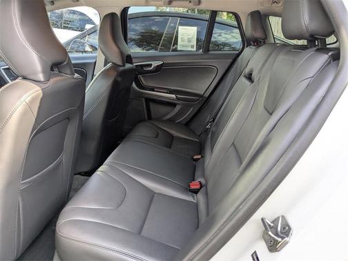 2018 Volvo V60 Cross Country T5
