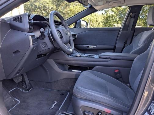 2023 Lexus RZ 450e Luxury
