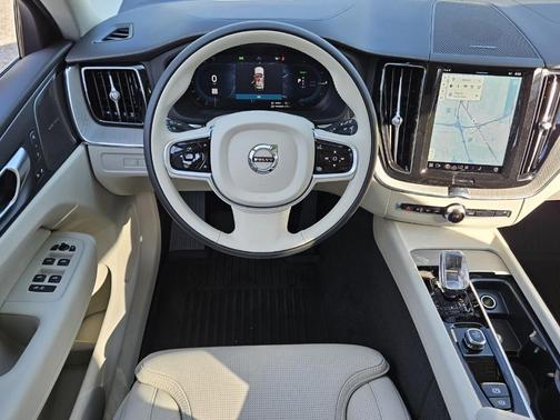 2025 Volvo XC60 Plug-In Hybrid T8 Ultra