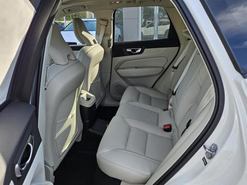 2025 Volvo XC60 Plug-In Hybrid T8 Ultra