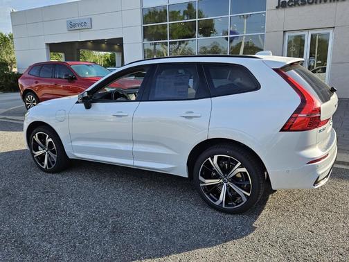 2025 Volvo XC60 Plug-In Hybrid T8 Ultra