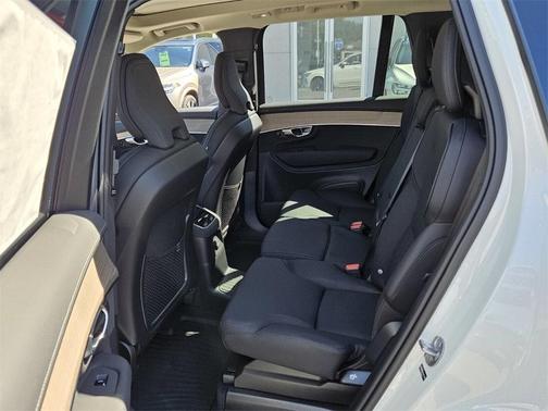 2025 Volvo XC90 Plug-In Hybrid T8 Plus 7-Seater