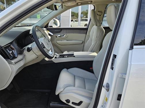 2025 Volvo XC90 Plug-In Hybrid T8 Ultra 7-Seater