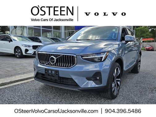 2023 Volvo XC40 B5 Ultimate Bright Theme