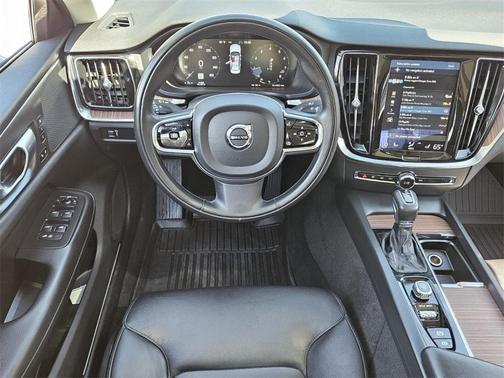2021 Volvo S60 T5 Momentum