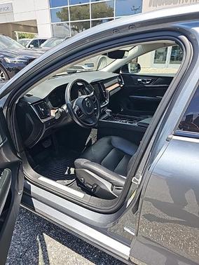2021 Volvo S60 T5 Momentum