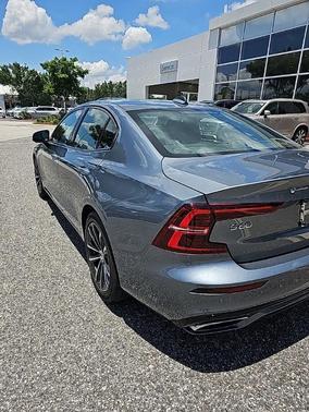 2021 Volvo S60 T5 Momentum