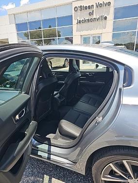 2021 Volvo S60 T5 Momentum