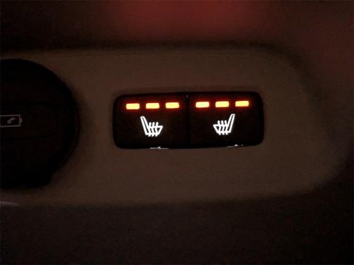 2023 Volvo XC40 B5 Ultimate Bright Theme