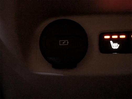 2023 Volvo XC40 B5 Ultimate Bright Theme