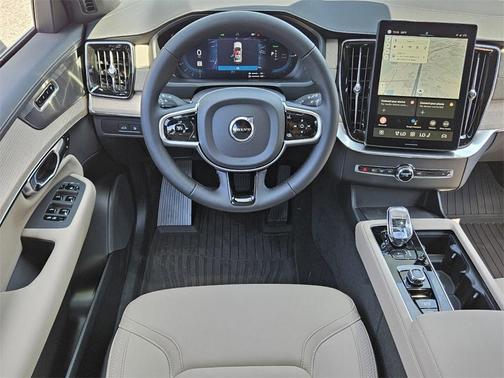 2025 Volvo XC90 Plug-In Hybrid T8 Plus 7-Seater