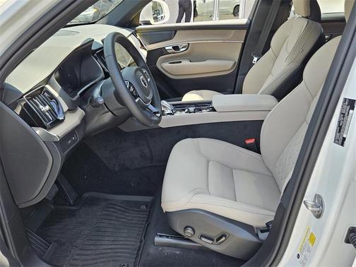 2025 Volvo XC90 Plug-In Hybrid T8 Plus 7-Seater