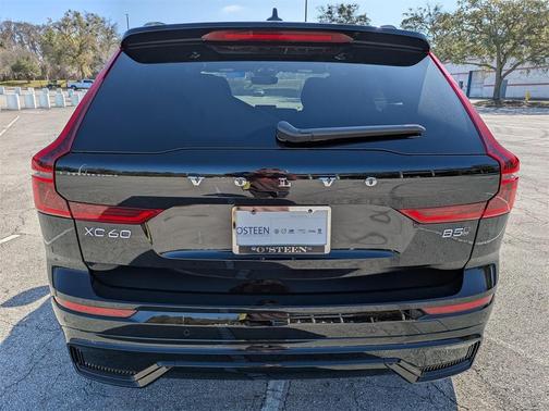 2026 Volvo XC60 B5 Core