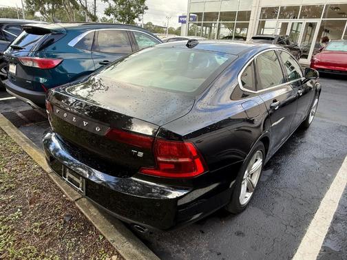 2017 Volvo S90 T5 Momentum