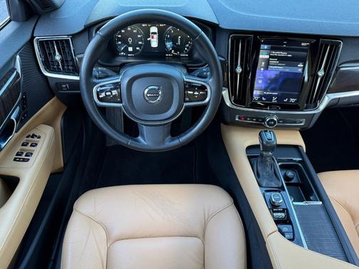 2017 Volvo S90 T5 Momentum