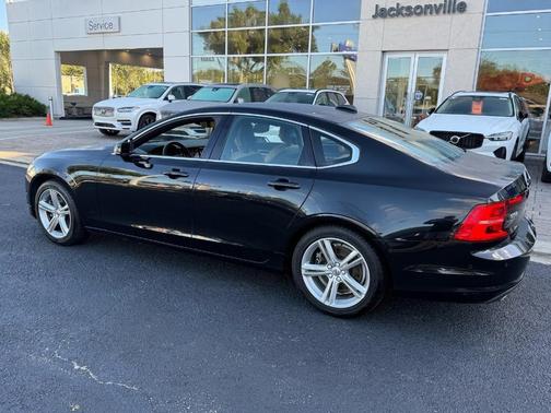 2017 Volvo S90 T5 Momentum