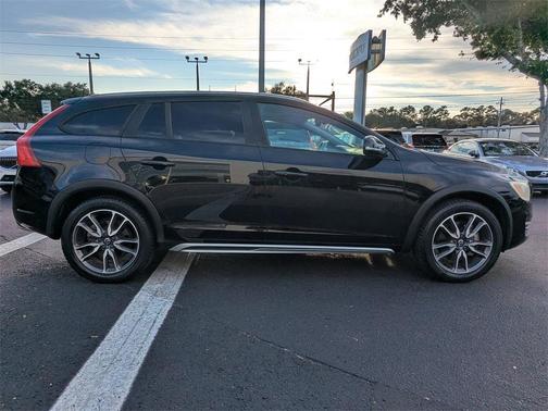 2017 Volvo V60 Cross Country T5