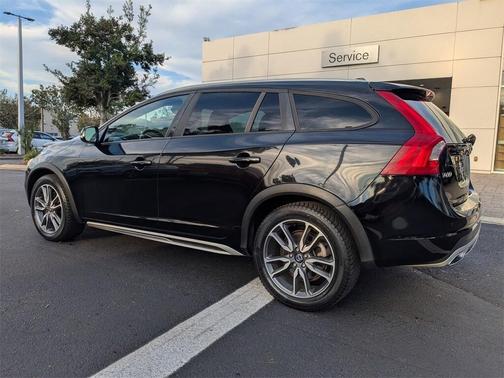 2017 Volvo V60 Cross Country T5