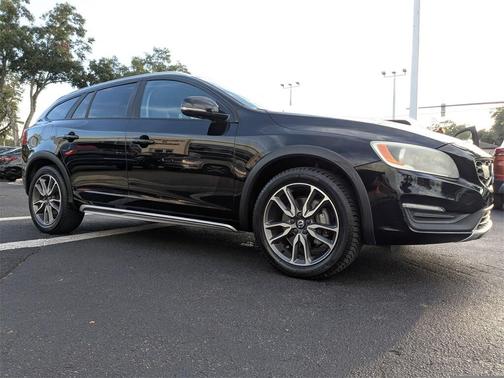 2017 Volvo V60 Cross Country T5