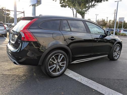 2017 Volvo V60 Cross Country T5