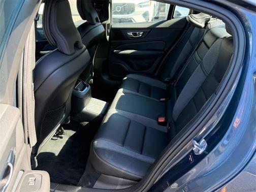 2019 Volvo S60 Hybrid T8 R-Design