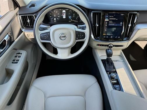2020 Volvo S60 T6 Momentum