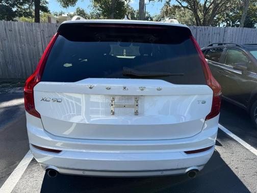 2018 Volvo XC90 T5 Momentum