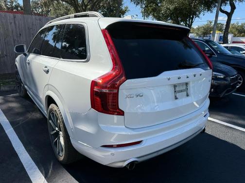 2018 Volvo XC90 T5 Momentum