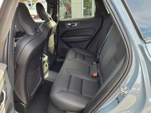 2024 Volvo XC60 Recharge Plug-In Hybrid T8 Plus Dark Theme
