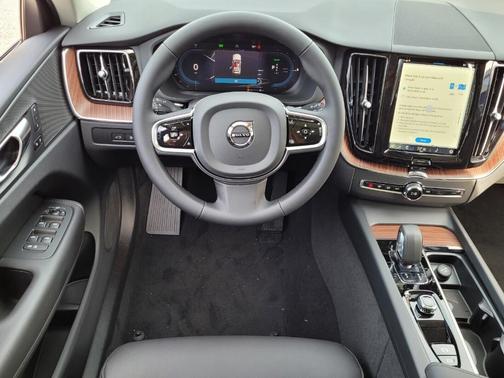 2024 Volvo XC60 Recharge Plug-In Hybrid T8 Plus Dark Theme