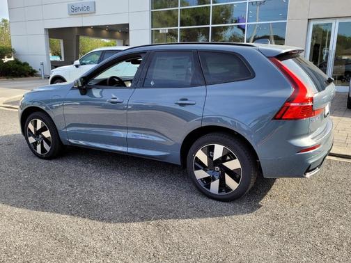 2024 Volvo XC60 Recharge Plug-In Hybrid T8 Plus Dark Theme