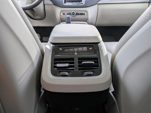 2025 Volvo XC90 B6 Plus 7-Seater