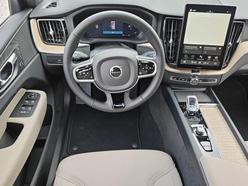 2026 Volvo XC60 B5 Core