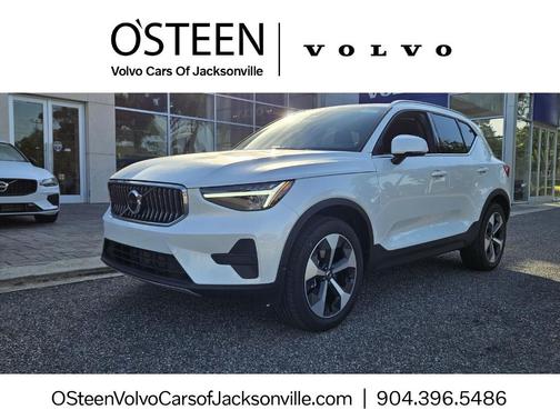 2025 Volvo XC40 B5 Core Bright Theme