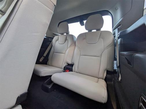 2026 Volvo XC90 Plug-In Hybrid T8 Ultra Dark Theme 7-Seater