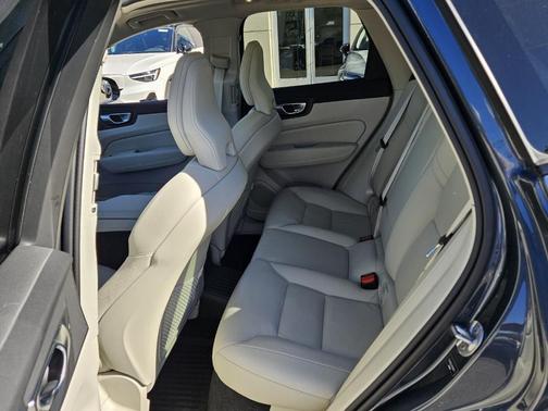 2024 Volvo XC60 Recharge Plug-In Hybrid T8 Plus Dark Theme