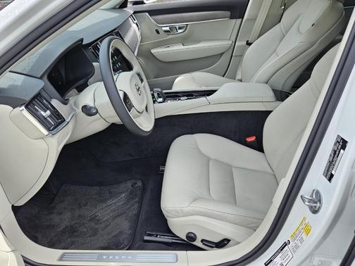 2023 Volvo S90 B6 Plus