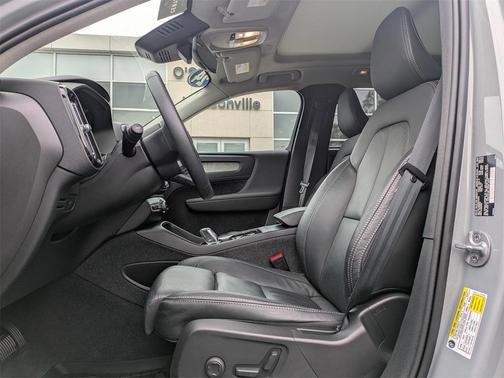 2024 Volvo XC40 B5 Plus Bright Theme