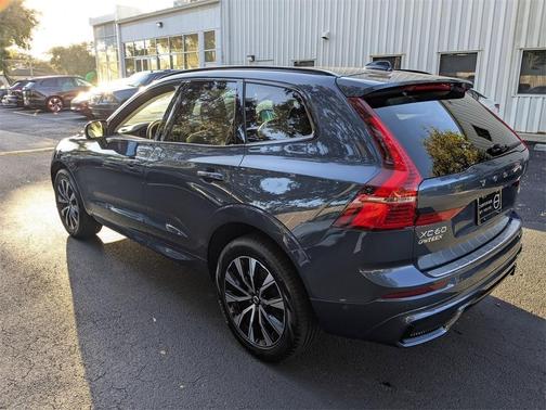 2024 Volvo XC60 B5 Plus Dark Theme