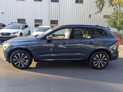 2024 Volvo XC60 B5 Plus Dark Theme