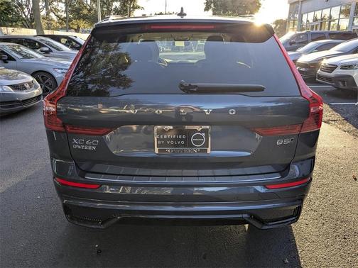 2024 Volvo XC60 B5 Plus Dark Theme