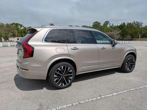 2026 Volvo XC90 Plug-In Hybrid T8 Plus 7-Seater