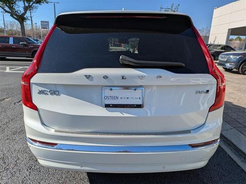 2024 Volvo XC90 B6 Ultimate Bright Theme 7-Seater
